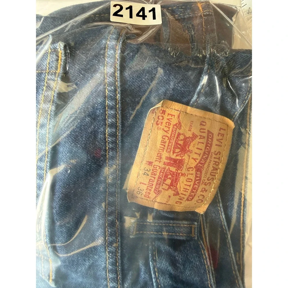 Vintage Levis 505 Regular Fit Straight Leg Jeans Mens 33x34 Dark Blue Denim Y2K